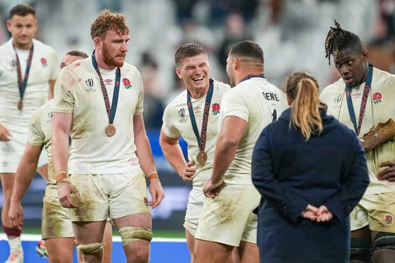 Big boos just by introducing the players Rugby world's best heel character, the meaning of his expression with a medal on his chest [For...