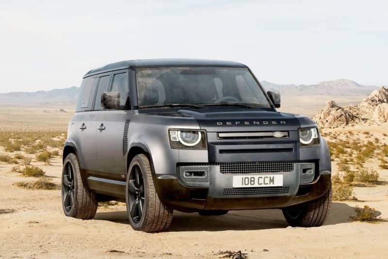 A limited edition of 100 Land Rover Defender models equipped with popular options as standard will be released.