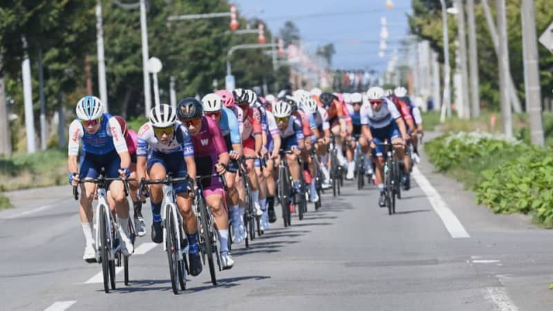 ``Tour de Hokkaido'' fatal accident...The association said, ``A security guard noticed the accident vehicle before it was regulated and asked the driver to leave the course.''