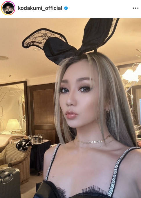 Kumi Koda's “Rabbit-chan” black coordination SHOT received reactions: ``You're getting younger and younger'' ``How cute...