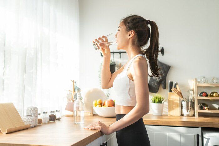 Is it not enough to just drink 1L of water a day? What is the best way to drink water to make your diet successful?