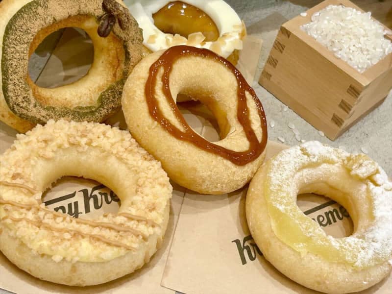 [What does Krispy Kreme Donuts' first rice flour donut taste like? ] I tried all 5 types of regional limited editions and compared them.