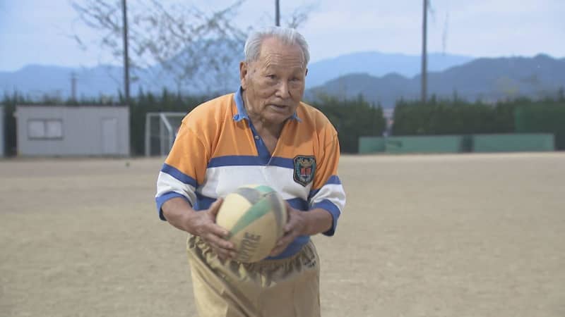 77 years of competition experience! 93-year-old rugby player: ``Even if I fall down, I can get back up. This is good.'' The culmination of his rugby life