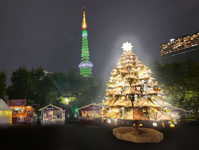 Christmas art tree made from scrap wood in Shiba Park, Tokyo. Christmas to think about SDGs, crowdfunding...