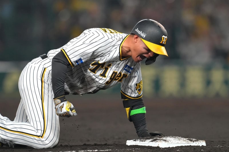 Hanshin wins for the first time in 38 years!Rookie Shota Morishita makes a come-from-behind 2-point timely triple! 3 points scored in the 8th inning!