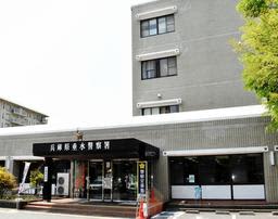 A man in his 20s on a motorcycle dies after colliding with a car at Tarumi intersection in Kobe. His motorcycle also falls over and is injured.
