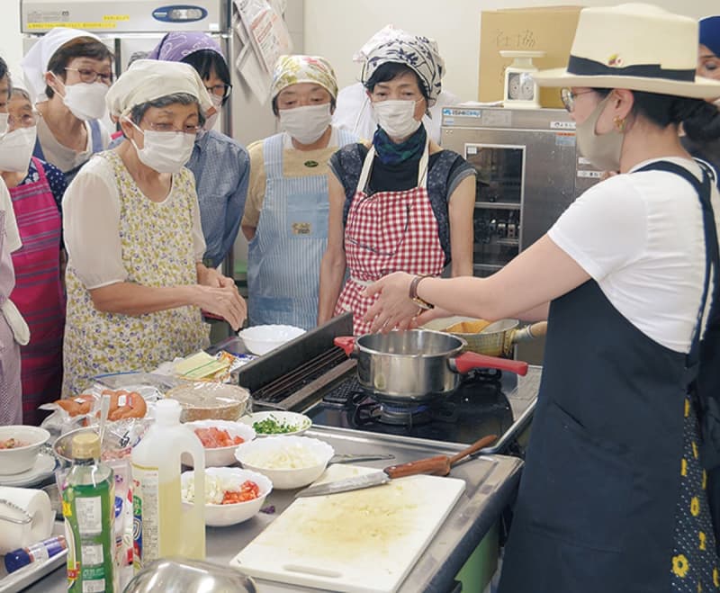 Kamakura UNESCO Association promotes international understanding through Moroccan cuisine at City Welfare Center on November 11th, first 16 people, Kamakura City