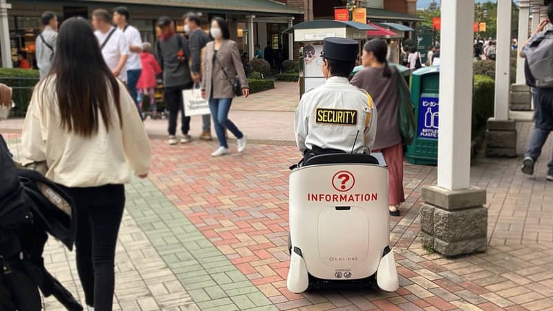 Honda's hands-free personal mobility "UNI-ONE" is used for patrol security at Gotemba Outlet