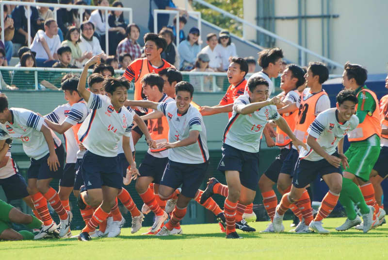 Kokugakuin Kugayama vs. Teikyo is a strong school showdown, with Kokugakuin Kugayama winning in the penalty shootout and advancing to the A block finals.