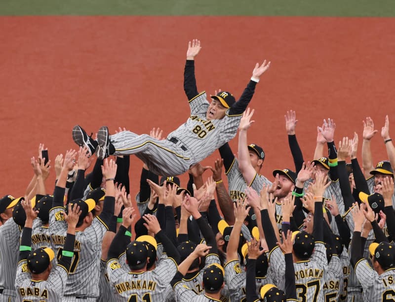 Hanshin wins Japan No. 38 for the second time in 2 years!Achieved his long-cherished wish in his first year as director Okada!Noisy first run 3 runs