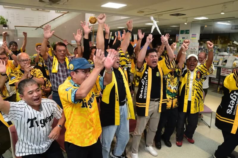 The long-awaited "That's That" 21 years since the campsite, Ginoza has been singing "Rokko Oroshi" with joy!Okinawa