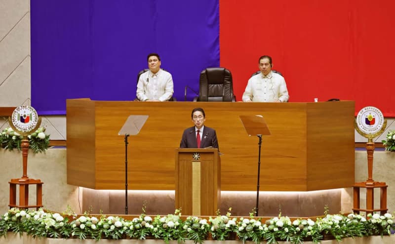 Kishida Cabinet's approval rating plummets, presence abroad, Philippine Congress speech hailed as ``historic''