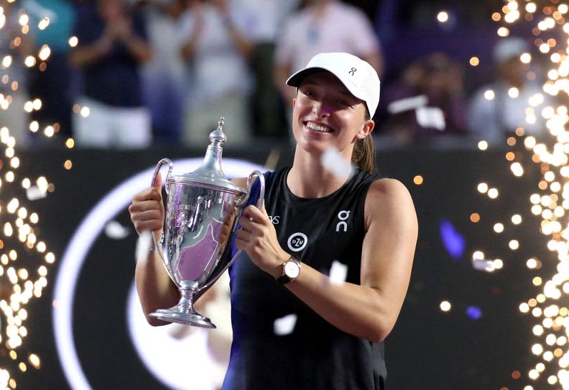 Tennis player Świętek wins WTA Finals, re-emerges as world No. 1