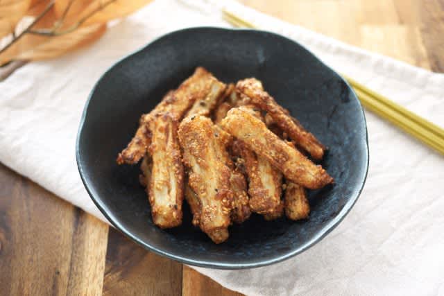 You will fall in love with the crispy texture!Easy “Fried Burdock with Sesame Flavor”