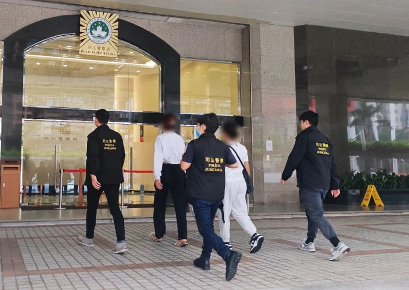Two Filipino men dressed as women are arrested in Macau for standing in a hotel attached to a casino IR