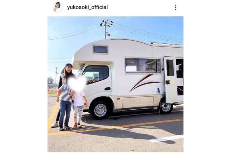 Yuko Aoki enjoys a campervan trip in Shikoku, with her husband Nainai Yabe in charge of the driving.