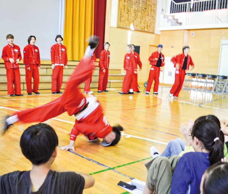 Learn from professional dancers Ozuna Elementary School XNUMXth grade Career education Kohoku Ward, Yokohama City