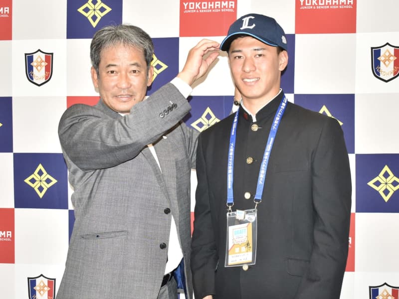 【西武】ドラフト3位の横浜高・杉山遙希に指名あいさつ　潮崎哲也編成ディレクター「中心選手になれる」
