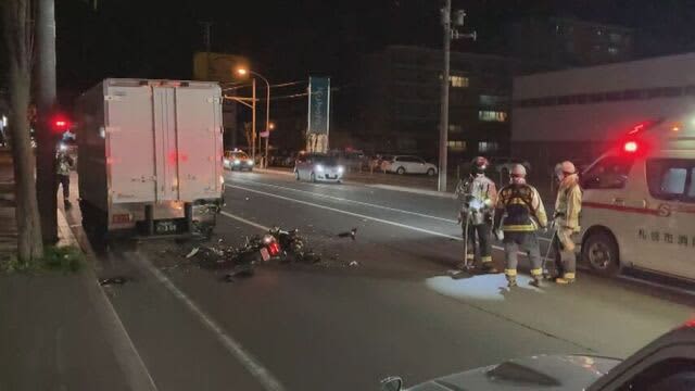 Breaking news: A motorcycle collides with a parked truck in Nishi-cho Minami, Nishi-ku, Sapporo, killing the motorcycle driver.