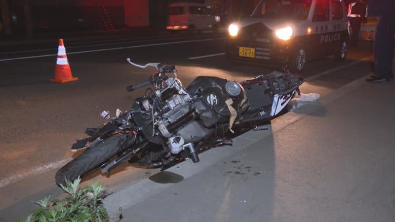 「バイクとトラックの事故、ぐったりしている」バイクの男性死亡…停車中の無人のトラックに追突、見…