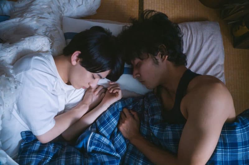 “One Room Angel” Reactions to the scene where Angel (Takuya Nishimura) sleeps snuggled up to Yuki (Shuhei Uesugi): “It’s so beautiful...