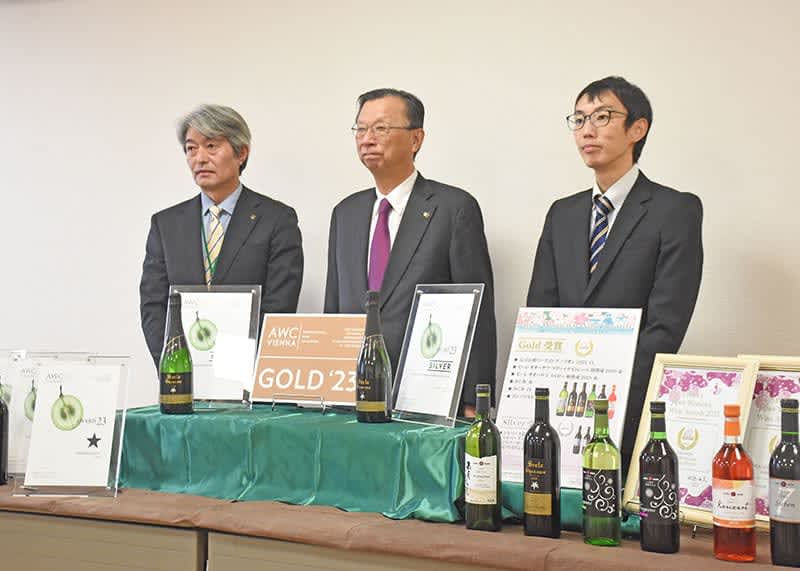 国際コン 金賞を報告　上質な醸造誓う　エーデルワイン・花巻