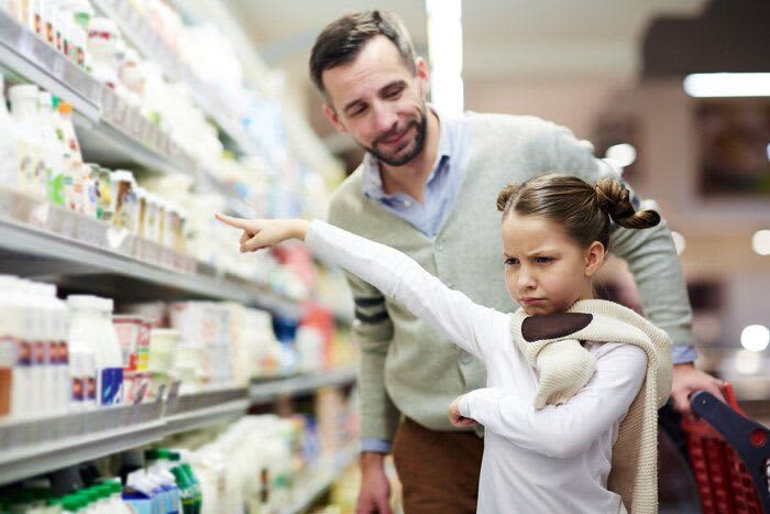 「ダメなものはダメ」「入る前に1個だけと念押し」子どものおねだり、どうかわすのが正解？