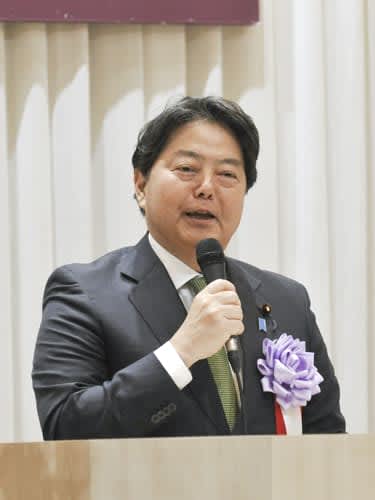 Former Foreign Minister Hayashi praises Prime Minister as ``honest and patient'' LDP Mie Prefectural Federation holds political and economic seminar in Tsu