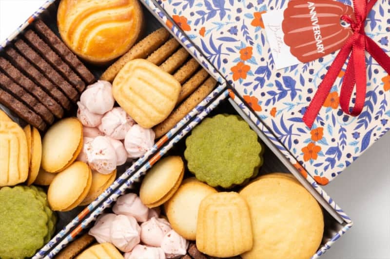 Buttery, a shop specializing in baked goods with a rich aroma of butter, is releasing a limited edition cookie tin to commemorate its 4th anniversary!