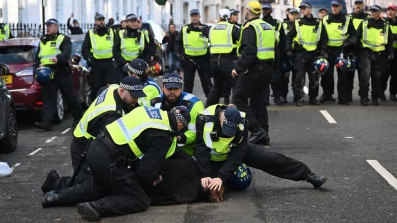ロンドンのガザ停戦要求デモ、憎悪犯罪などで7人起訴　逮捕は145人