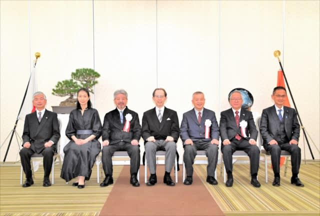 Governor's Award Ceremony for Distinguished Achievement Residents Living Outside Fukushima Prefecture to Honor the Achievements of Three People Active in Various Fields