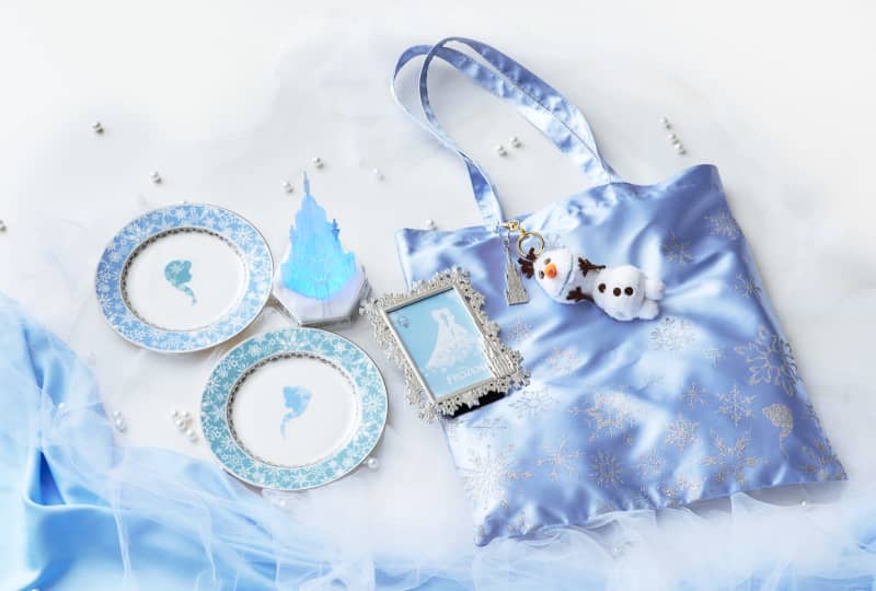 Celebrating 10 years since release!A commemorative collection of "Frozen" is now available at the Disney Store.Transparent blue...