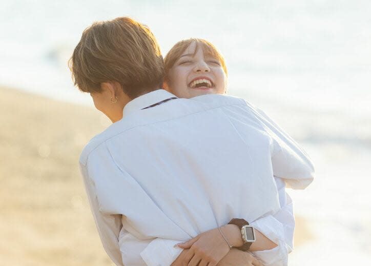 A third-year high school boy who is talked about as being too handsome hugs a current idol girl after forming a couple! "We'll continue to be together...