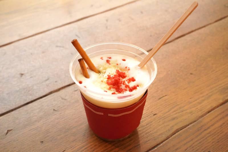 For adults, I tried the Disney Christmas limited edition ``Hot Coffee Cocktail.''My body was there even at night...