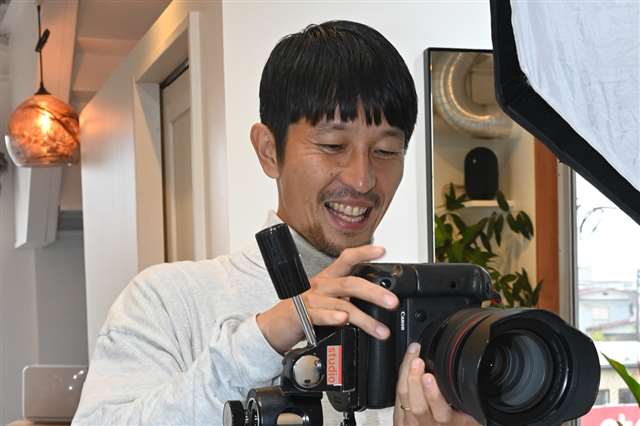 「その人らしさ」収めたい　三重県の写真家・浅田さん、60歳以上対象に撮影会