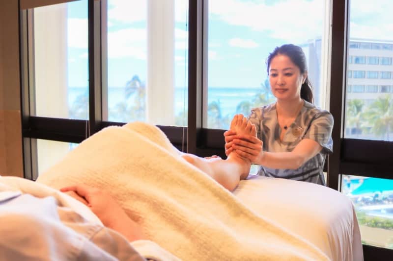 3 days only! Runner recovery foot massage at Nahoola Spa