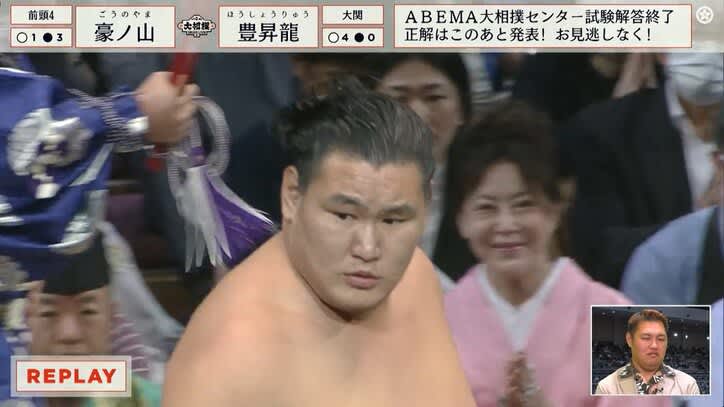 There was an uproar in the hall as Toyoshoryu was completely untouched, and Houzan Motomatsu glared at him after the fight, saying, ``It's like it's not my face.''