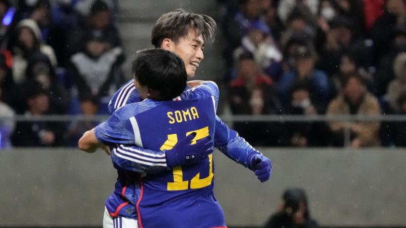 Kiyo Ueda, who scored a hat trick, meets his wife, Natsuki Yufu, who was in the audience at Panasta... She gave a thumbs up and said "GOOD!"