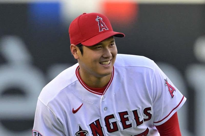 MVP大谷翔平、犬との“戯れ2ショット”に国内外ファン悶絶「ととととと尊い!!!!」「可愛すぎる」