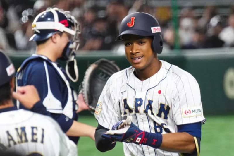 侍J万波中正の強烈バックスクリーン弾に先輩・松坂大輔も驚き　打球速度173km「凄い音がした」