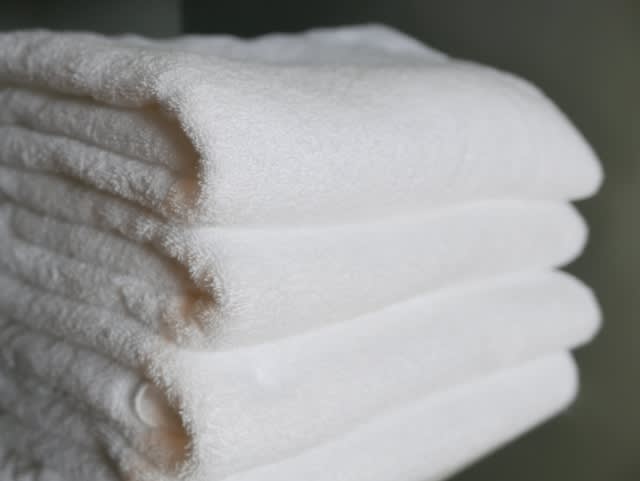 be on one's mind!What should I do with used towels at a hotel?Staff: “It’s not like we’re all together in a bathtub.”