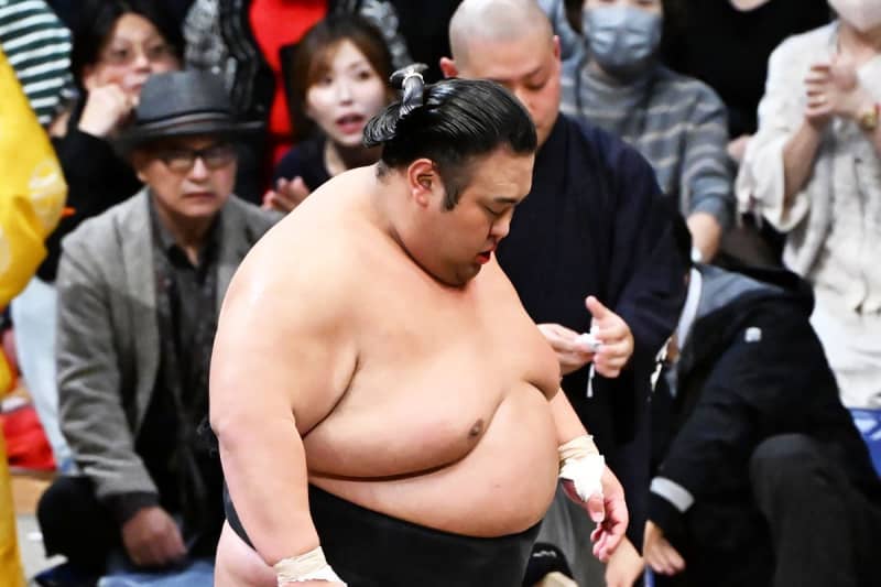 [Kyushu venue] Takakeisho loses for the second time and is in danger of losing his tug of war. Chief referee Asakayama: ``There is no sumo that can be brought up all at once.''