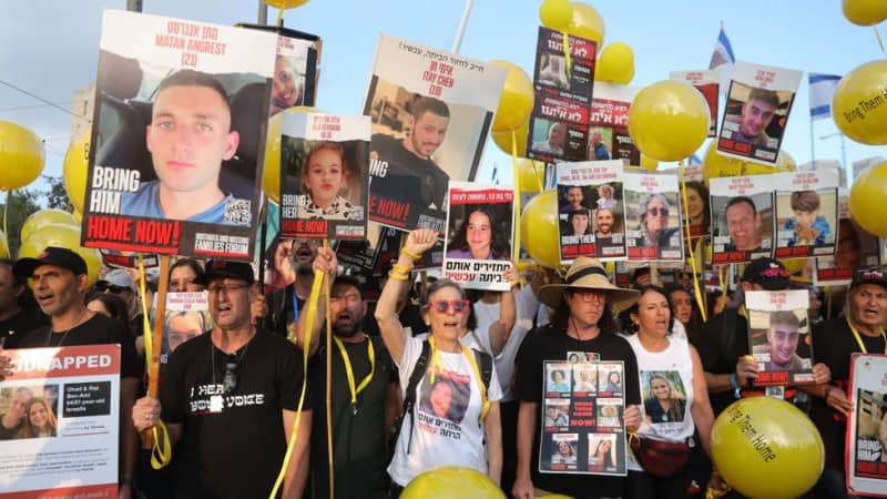 Demonstrations march in Israel demanding ``priority for hostage release''; family members also protest in front of Prime Minister's official residence