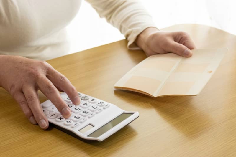 After the age of 60, you become a dependent and make a living from your part-time income + pension.If the pension amount is 8 yen per month, part-time income...