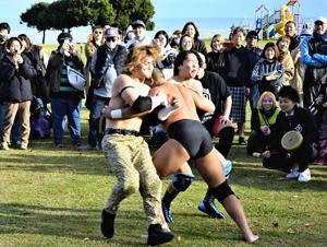 Live wrestler battles at Cape Tenjin, DDT wrestling, power to Naraha