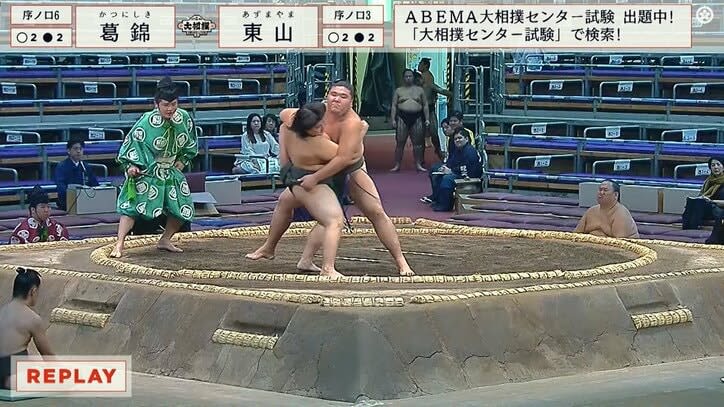 A 16-year-old rookie wrestler shows off his "eyesight" in an unexpected turn of events. His dignified dohyo judgment says, "You're going to be a big deal," and "I watched it closely."