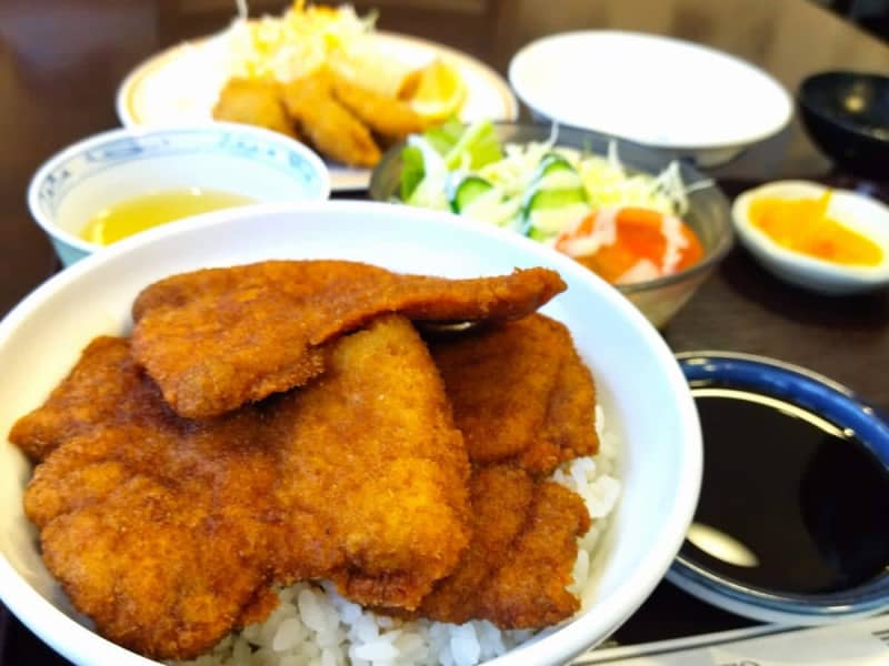 【福井のソウルフード「ソースカツ丼」を食べてみた！】ドイツ仕込みのウスターソースがクセになる｜…