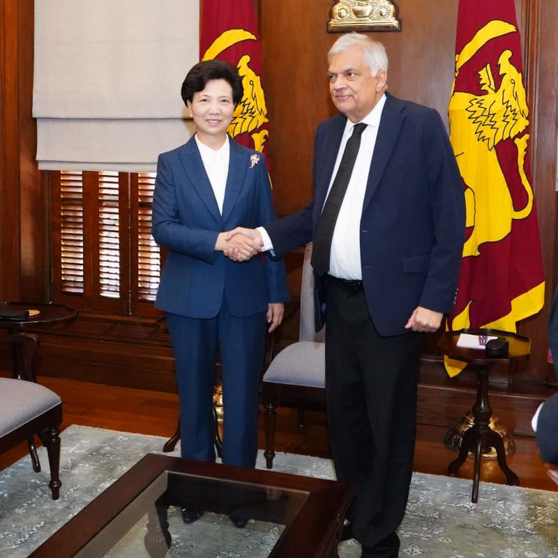 Sri Lankan President ``Welcomes investment from Chinese companies'' Meets with State Councilor Li Muqin