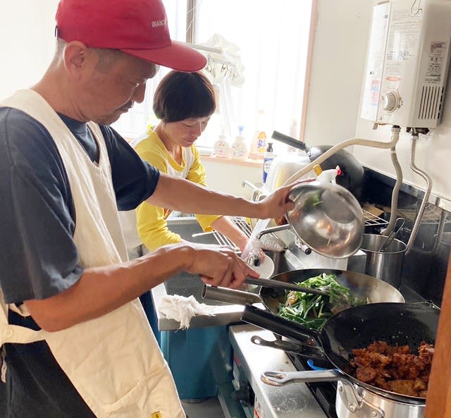 ``I have no intention of inheriting the business.'' The son who refused to run the second-generation Chuka restaurant in Jiyugaoka, Tokyo. A few years later, he said, ``Dad, I'll do it after all...''