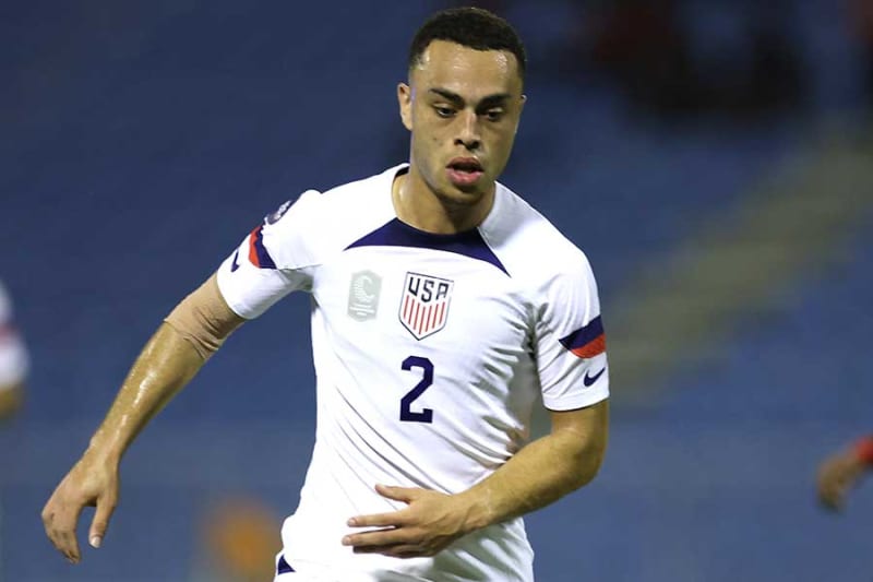 ``He has no self-control at all'' ``It's stupid'' Kicking the ball → Protesting and provoking the referee...U.S. national team defender's ``disturbed'' resignation...
